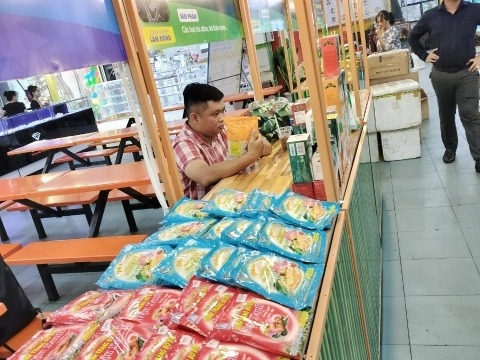 trưng bày sản phẩm tại hội chợ ocop